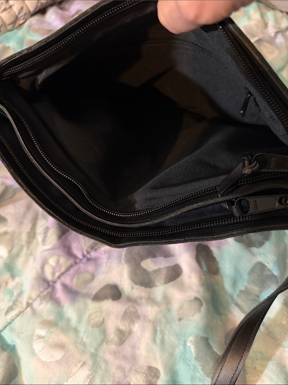 Stone Mountain Women's Black Leather Crossbody Shoulder Bag-EUC - Picture 8 of 12